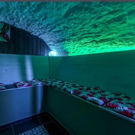 Spacious Castle With Garden In Ferienhaus Aywaille