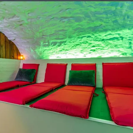 Ferienhaus Spacious Castle With Garden In *