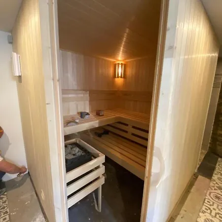 Spacious Castle With Garden In Ferienhaus Aywaille