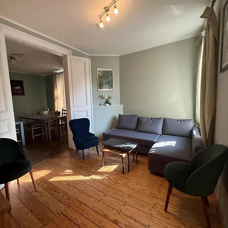 Spacious Castle With Garden In בית נופש
