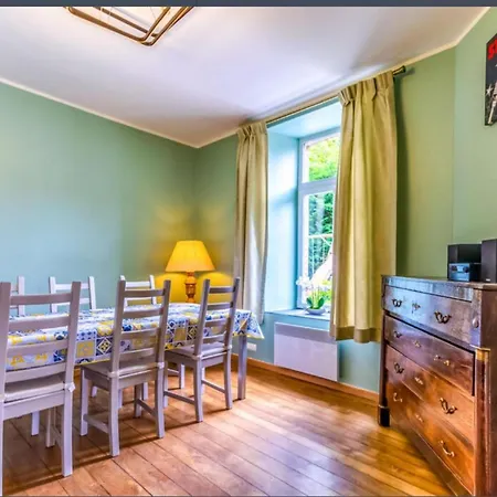 בית נופש Spacious Castle With Garden In