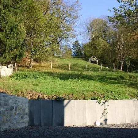 Spacious Castle With Garden In אייבלי