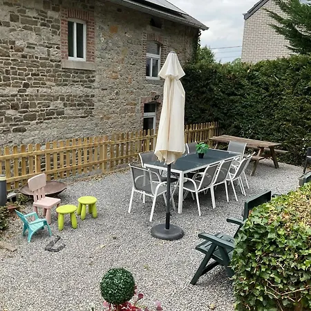 Spacious Castle With Garden In אייבלי