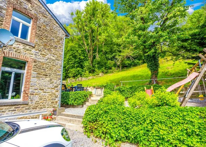 Holiday home Spacious Castle With Garden In