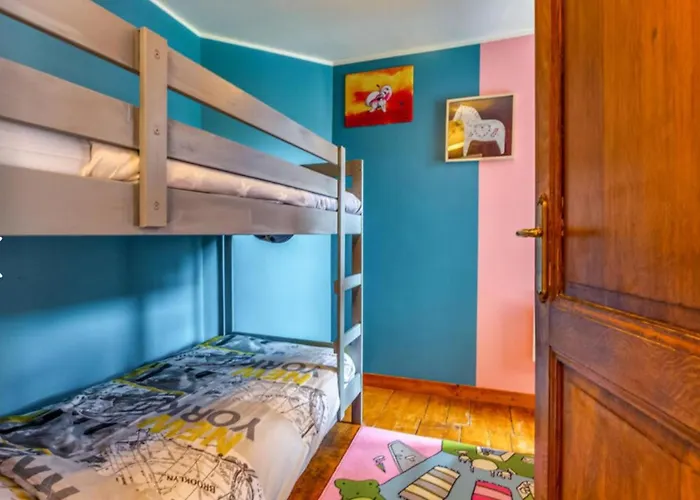 Holiday home Spacious Castle With Garden In