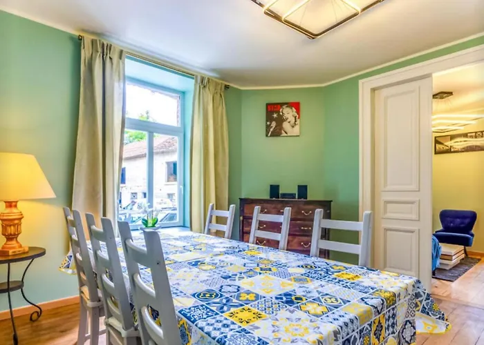 Spacious Castle With Garden In